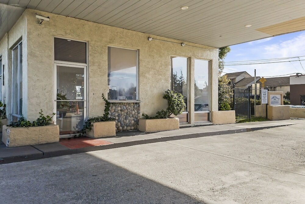 Фото Heritage Inn Express Hayward