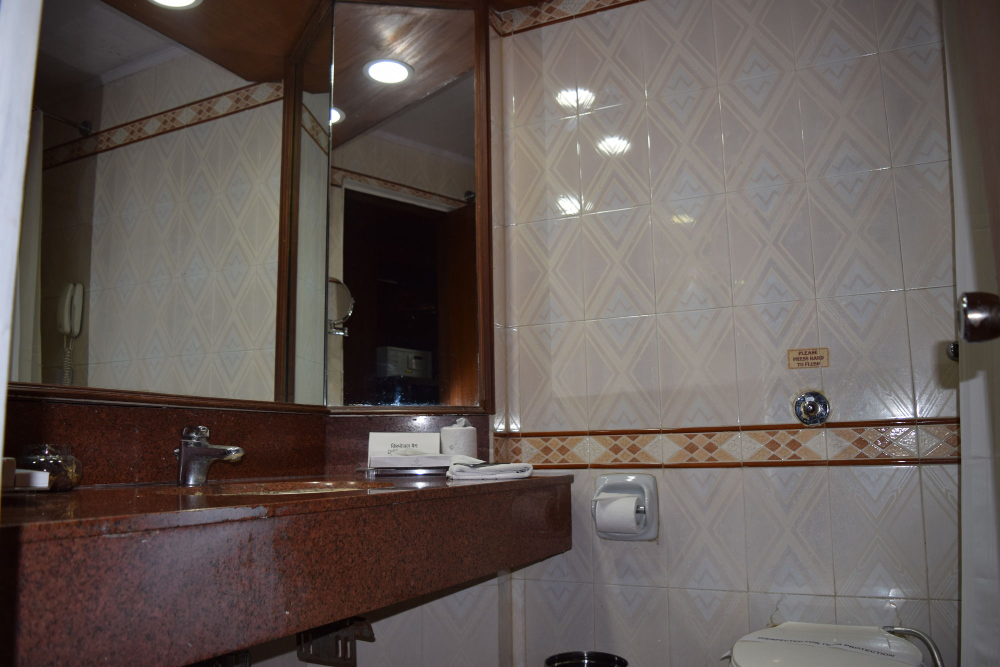 Фото Hotel Samrat Inn