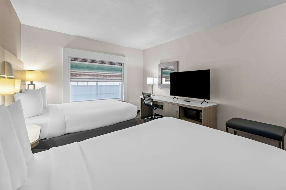 Фото Best Western Worlds of Fun Inn & Suites