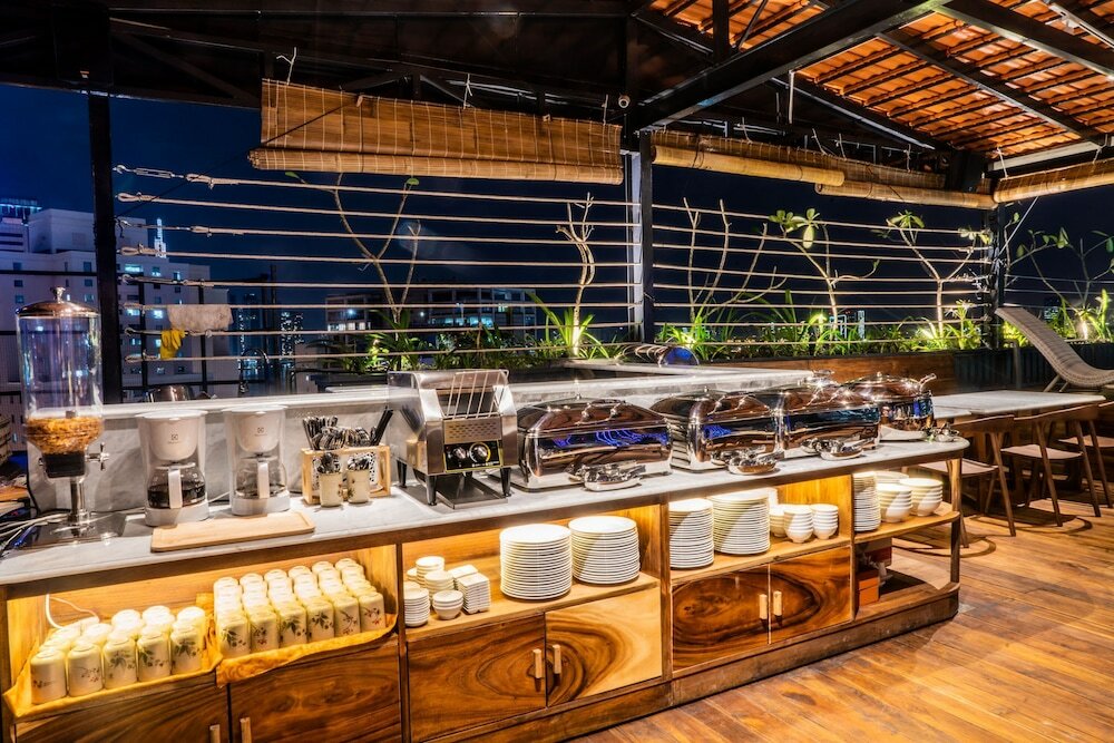 Фото Sky Gem Central Hotel