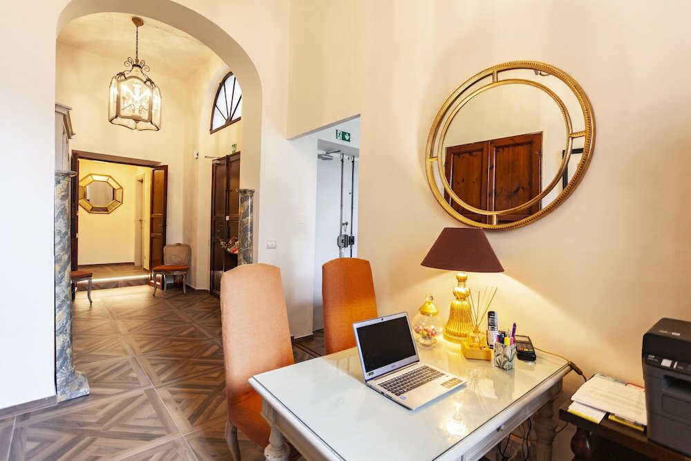 Фото Palazzo Martellini Residenza d'Epoca