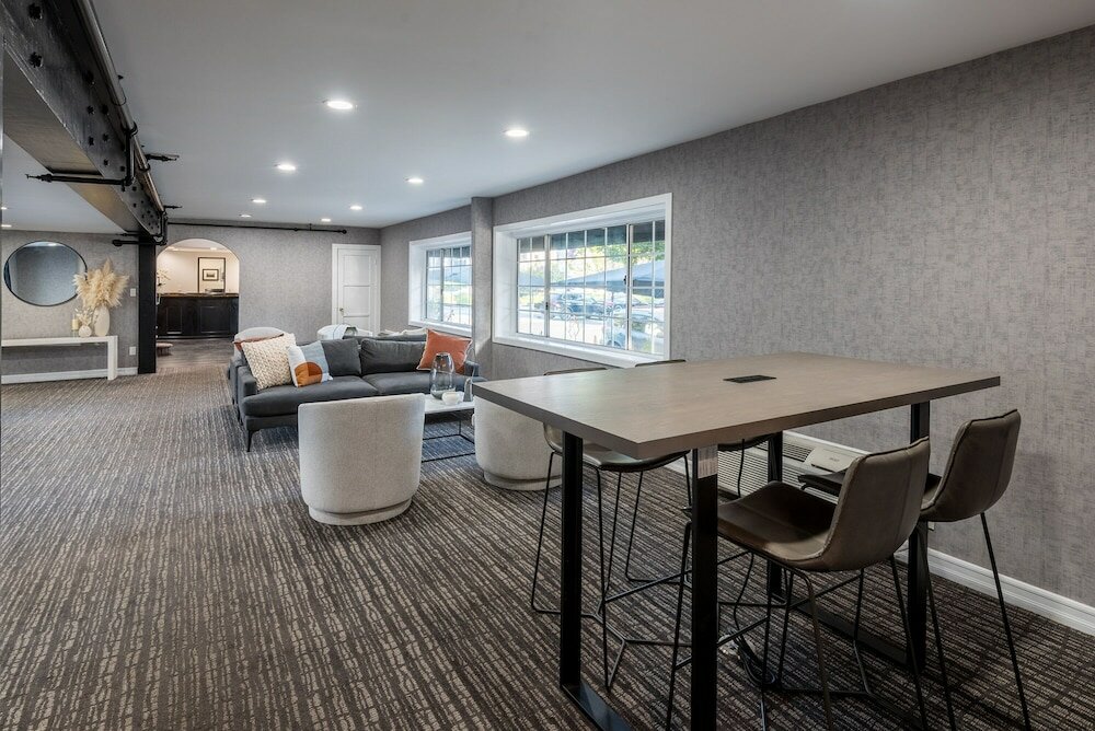 Фото Wilshire Crest Hotel