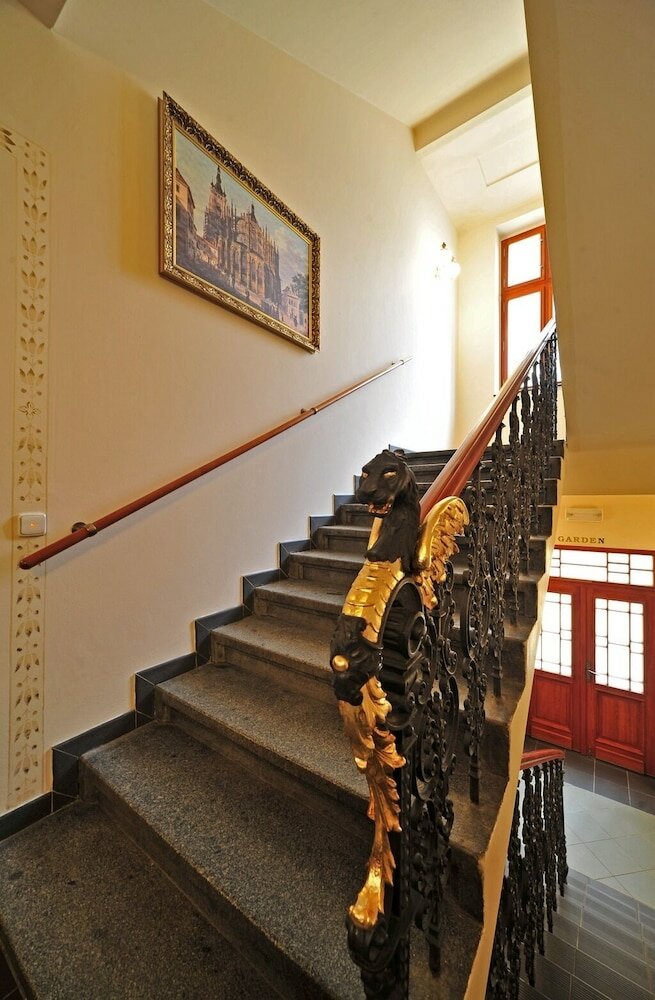 Фото Amigo City Centre Hotel