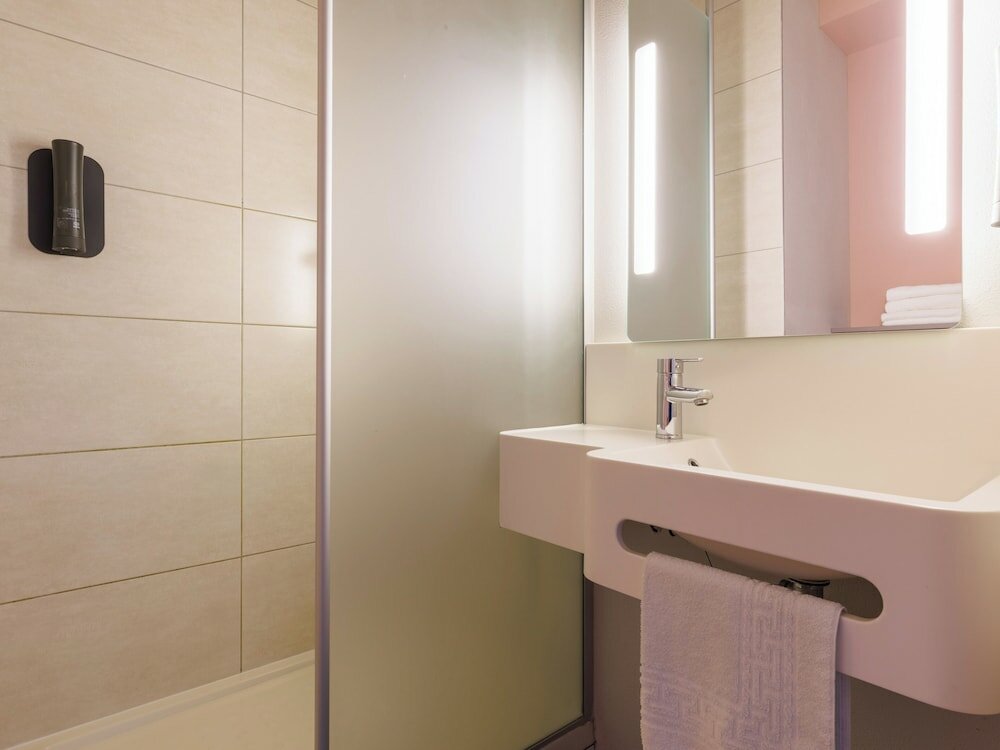 Фото B&b Hotel Clermont-Ferrand Nord Riom