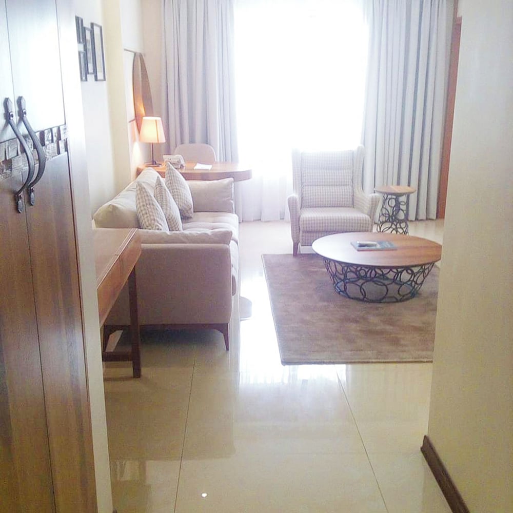 Фото Summerset Continental Hotel Maitama