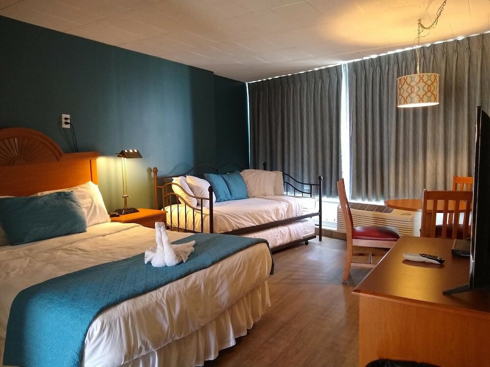 Фото Charlroy Motel