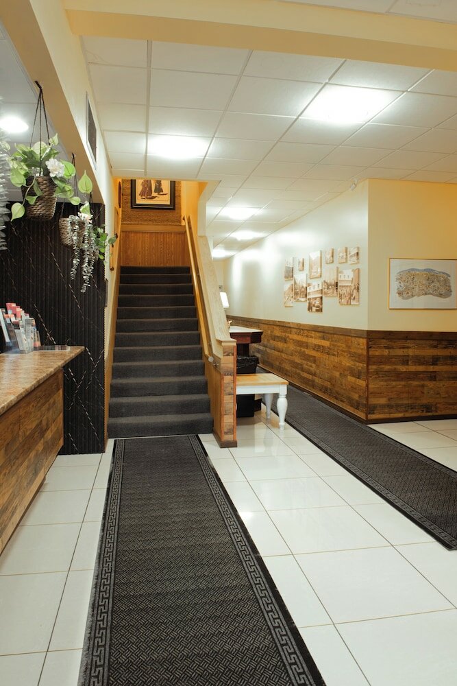 Фото Pemberton Hotel