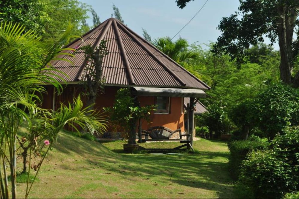 Фото Baandin Huaiphung Resort