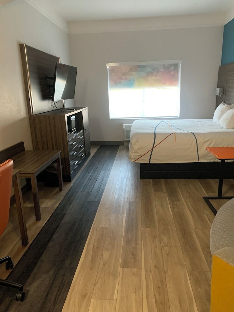 Фото La Quinta Inn & Suites by Wyndham Okc North - Quail Springs