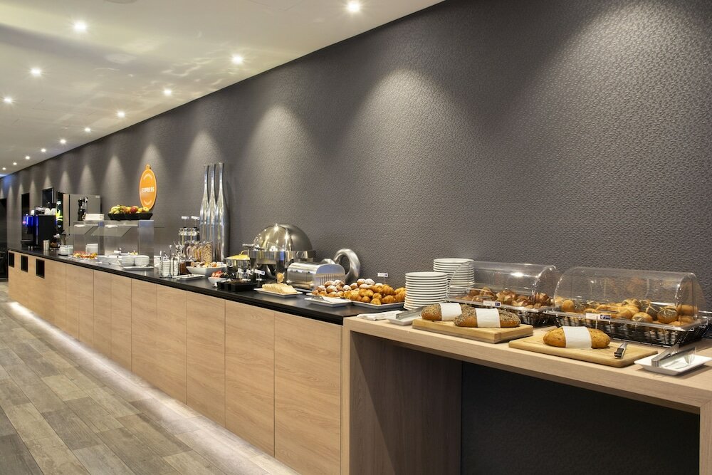 Фото Holiday Inn Express Karlsruhe - City Park, an Ihg Hotel