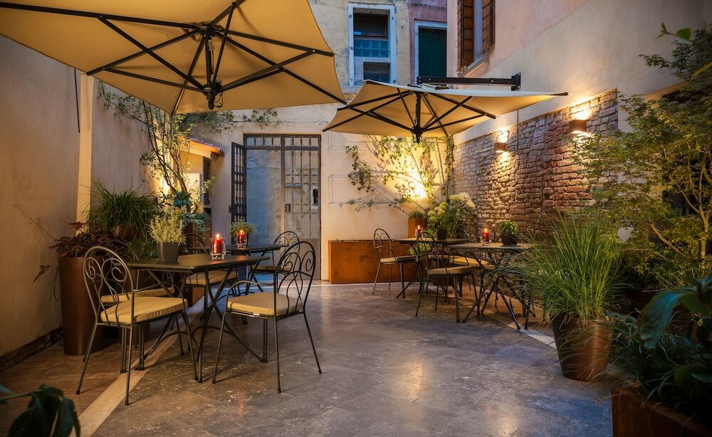 Фото Liassidi Wellness Suites