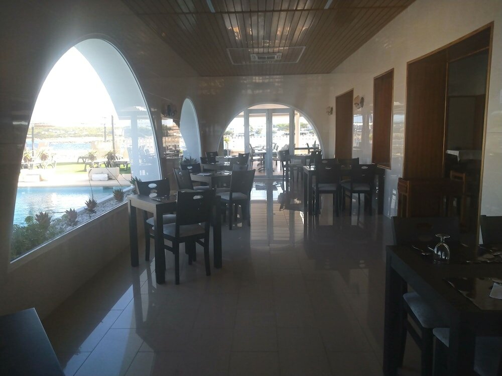 Фото Hotel Roca Bella