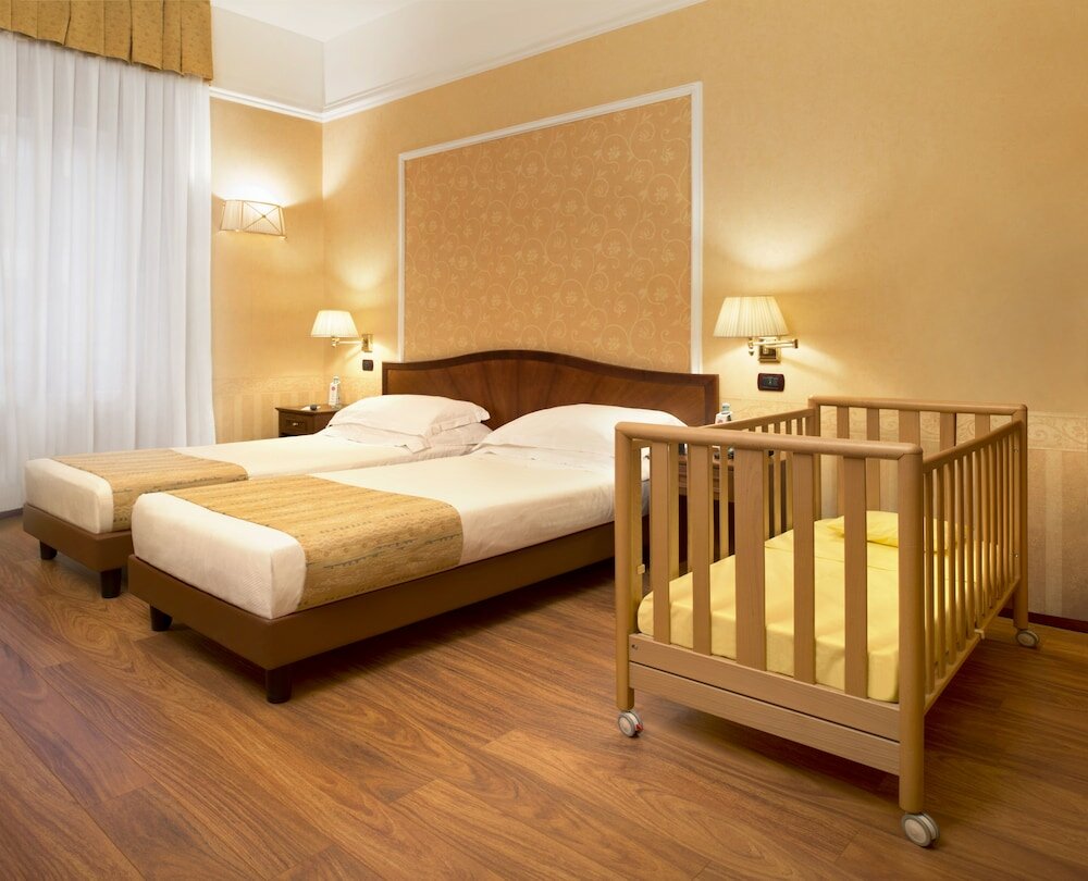 Фото Lancaster Hotel