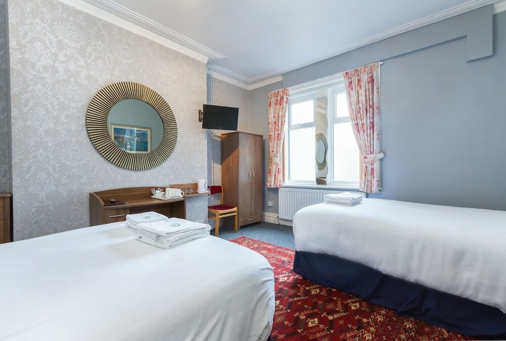 Фото The Maples Hotel