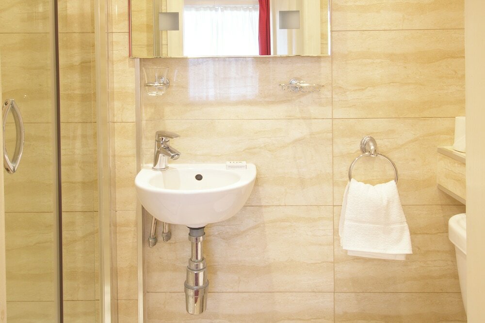 Фото Balmoral House Hotel