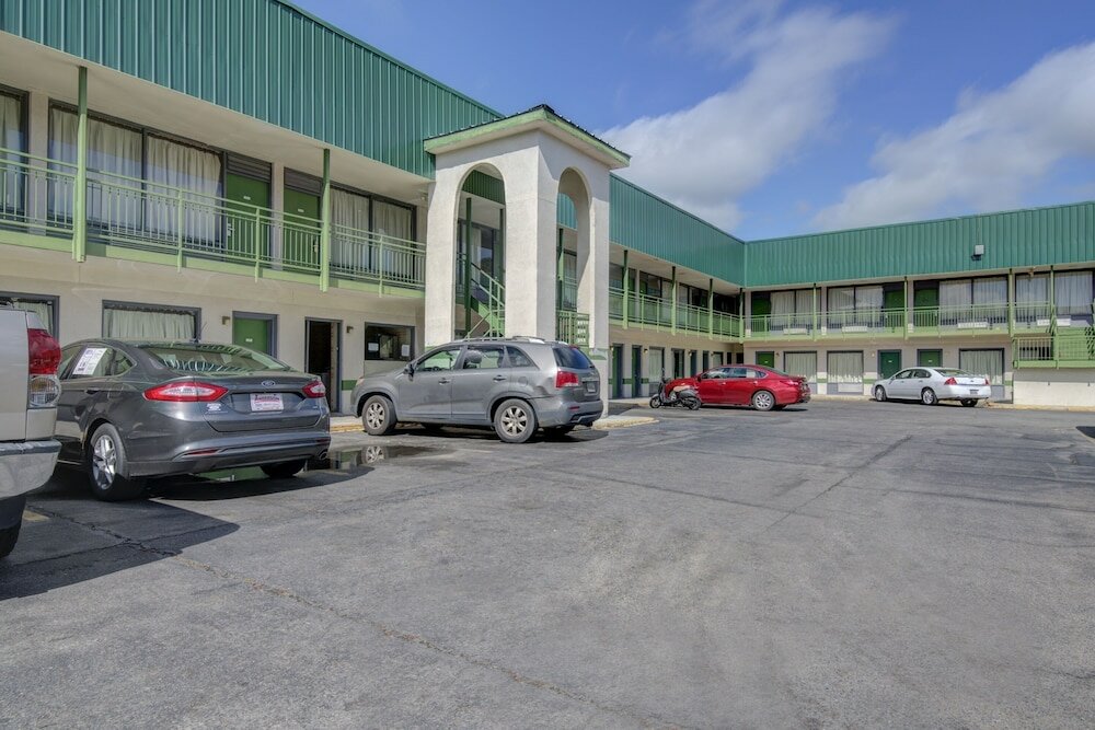 Фото Oyo Hotel Douglas Ga Us 441