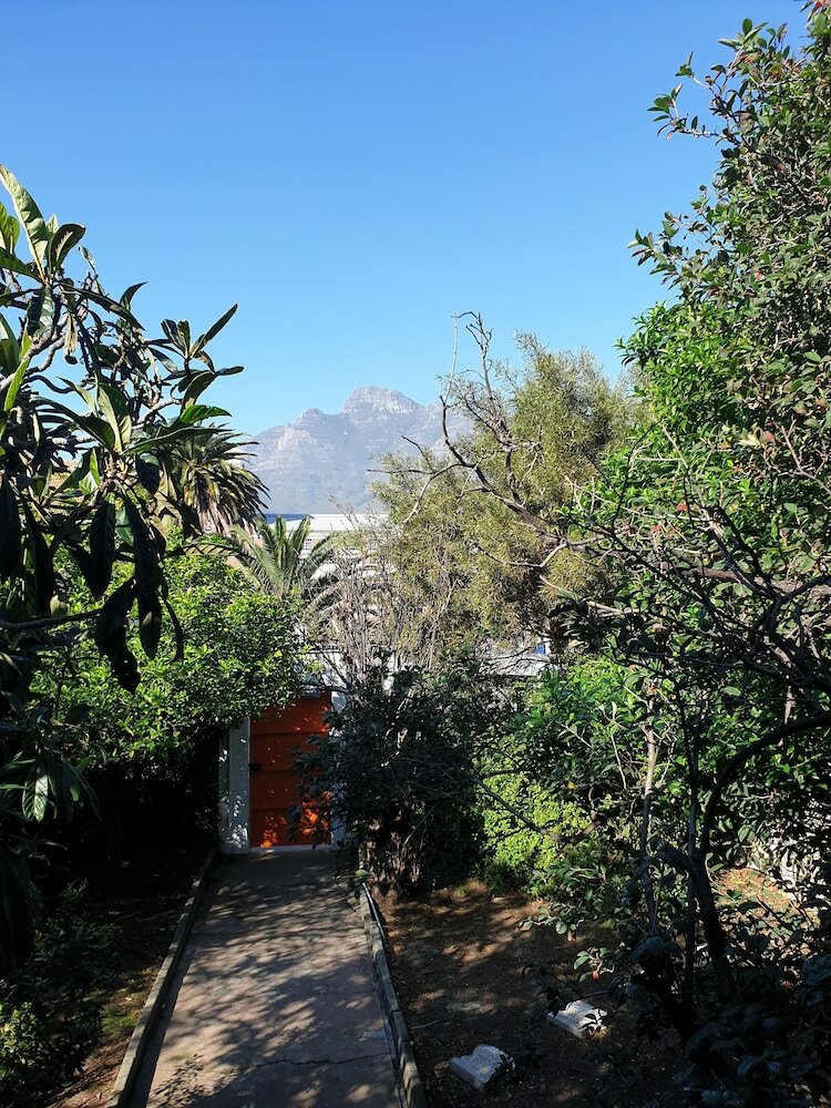 Фото Zebra Crossing Backpackers