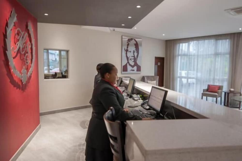 Фото Hotel Savoy and Conference Centre