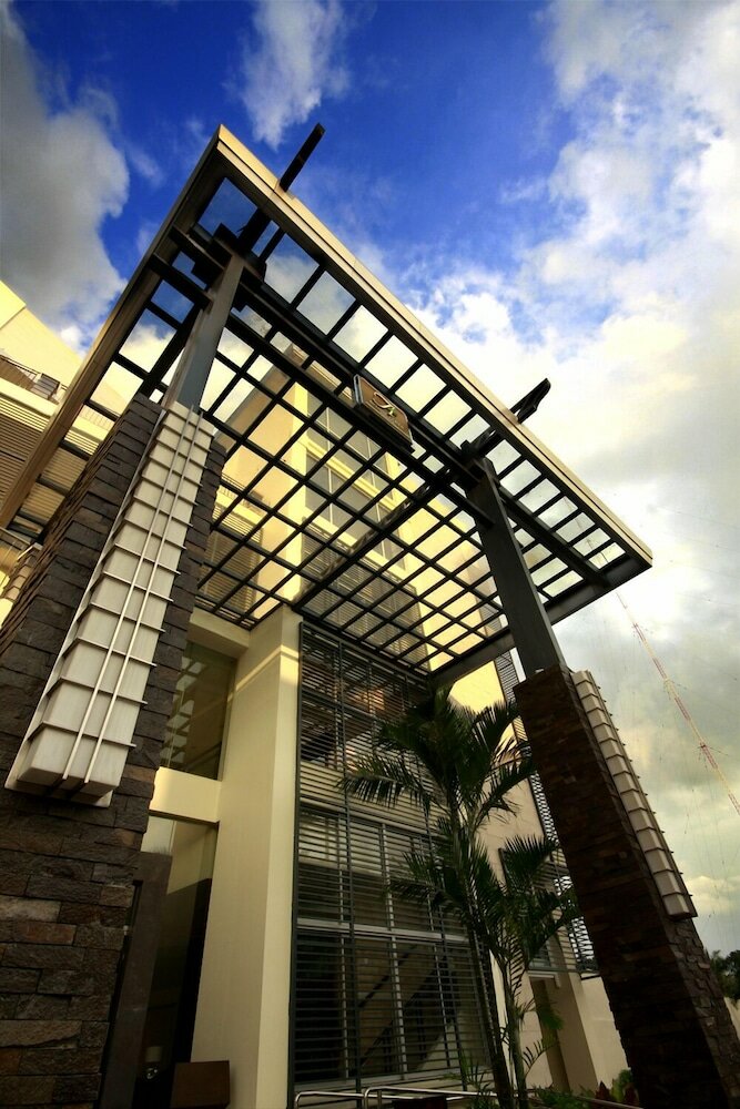 Фото The Avenue Plaza Hotel