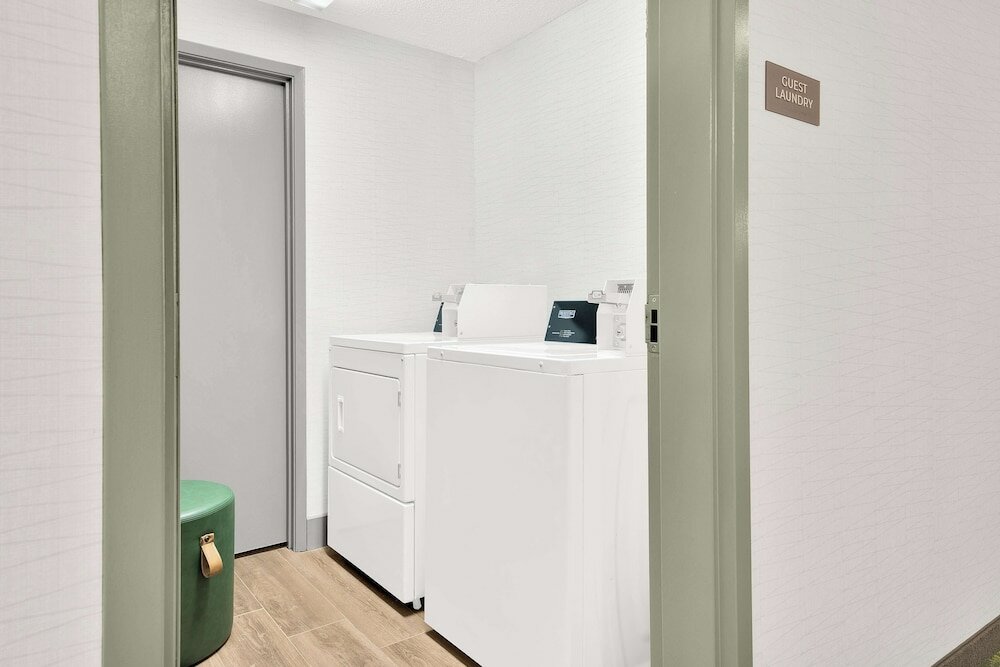 Фото Comfort Inn Toronto Northeast