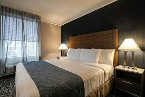 Гостиница Monte Carlo Inn Toronto West Suites
