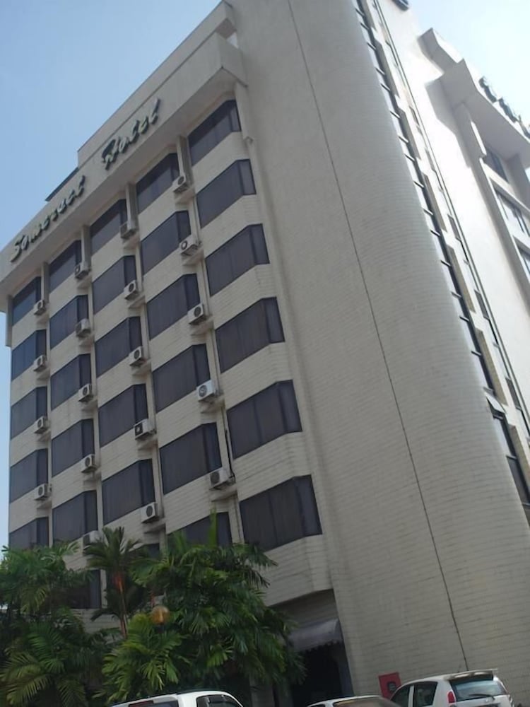 Фото Somerset Hotel