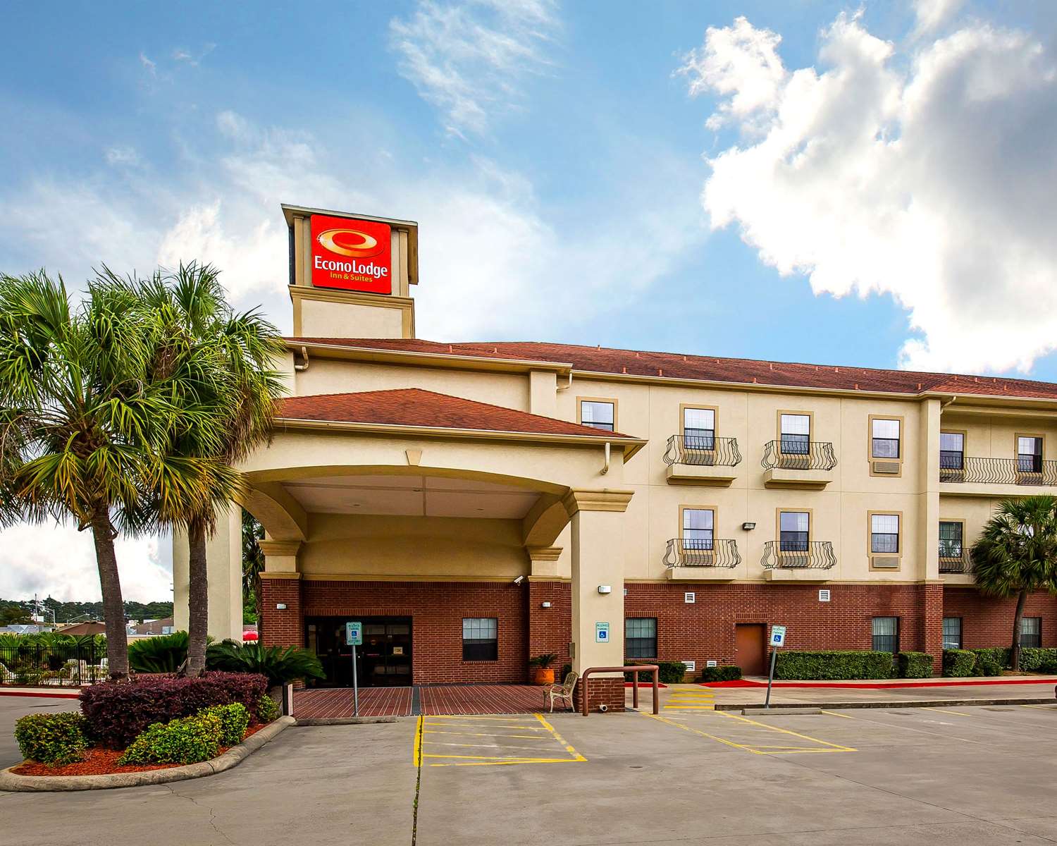 Фото Econo Lodge Inn & Suites Beaumont