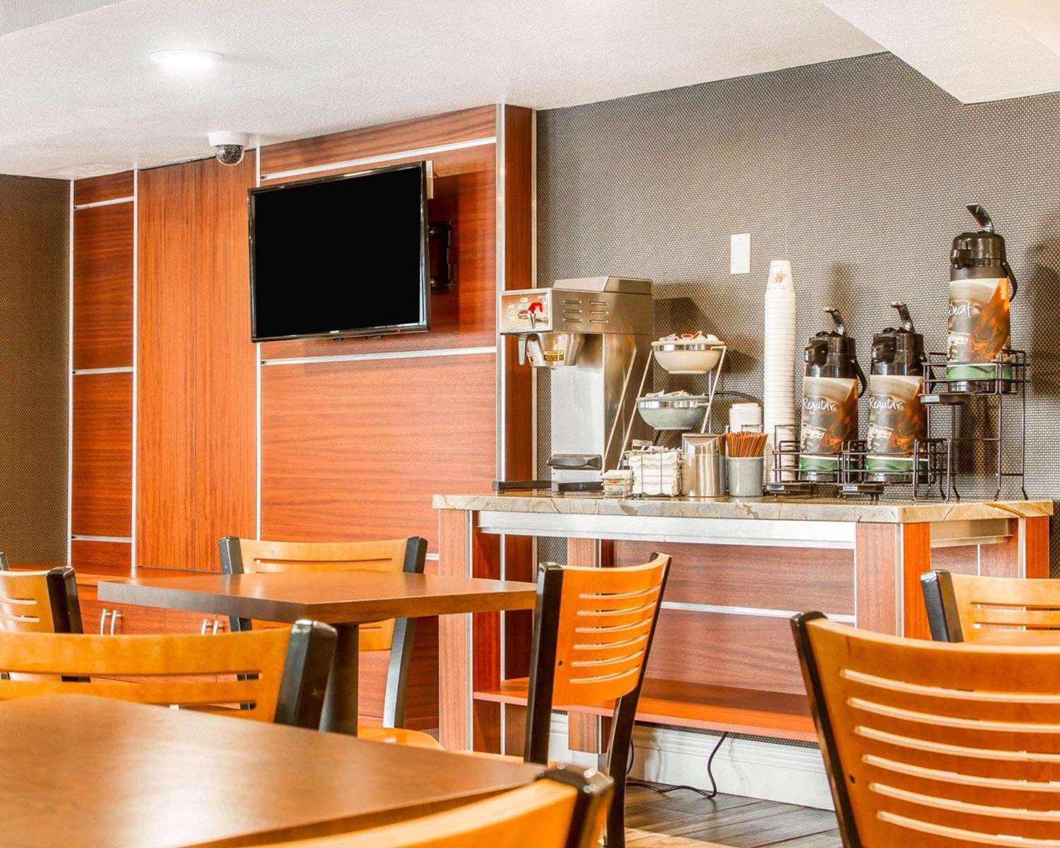 Фото Quality Inn Sacramento Convention Center