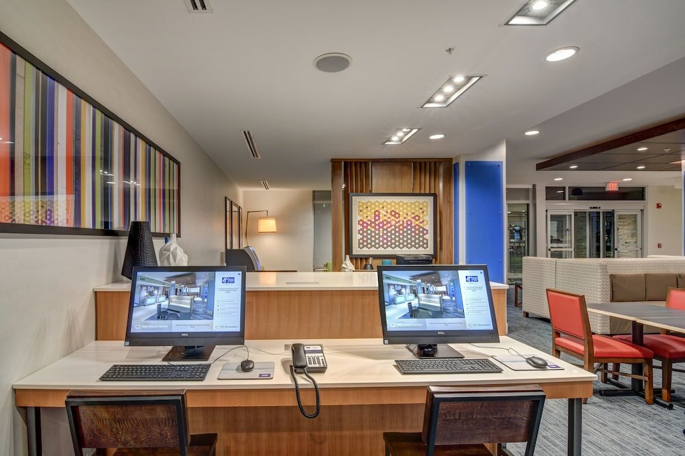 Фото Holiday Inn Express Fort Walton Beach Central, an Ihg Hotel