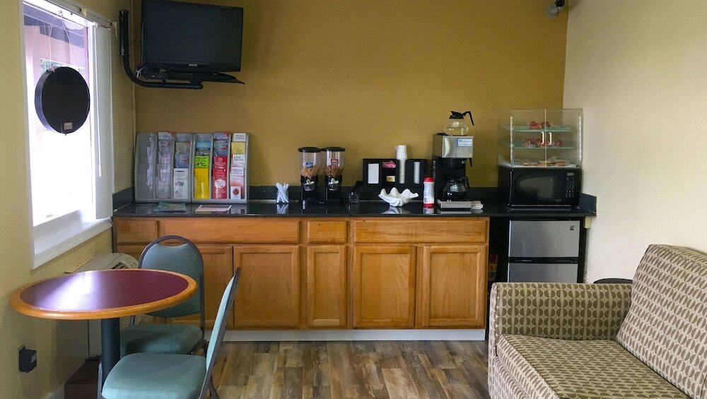 Фото Budget Inn Nassawadox