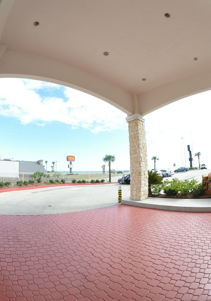 Фото Comfort Inn & Suites Beachfront