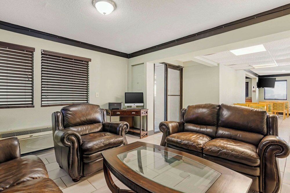 Фото Quality Inn & Suites Morrow Atlanta South