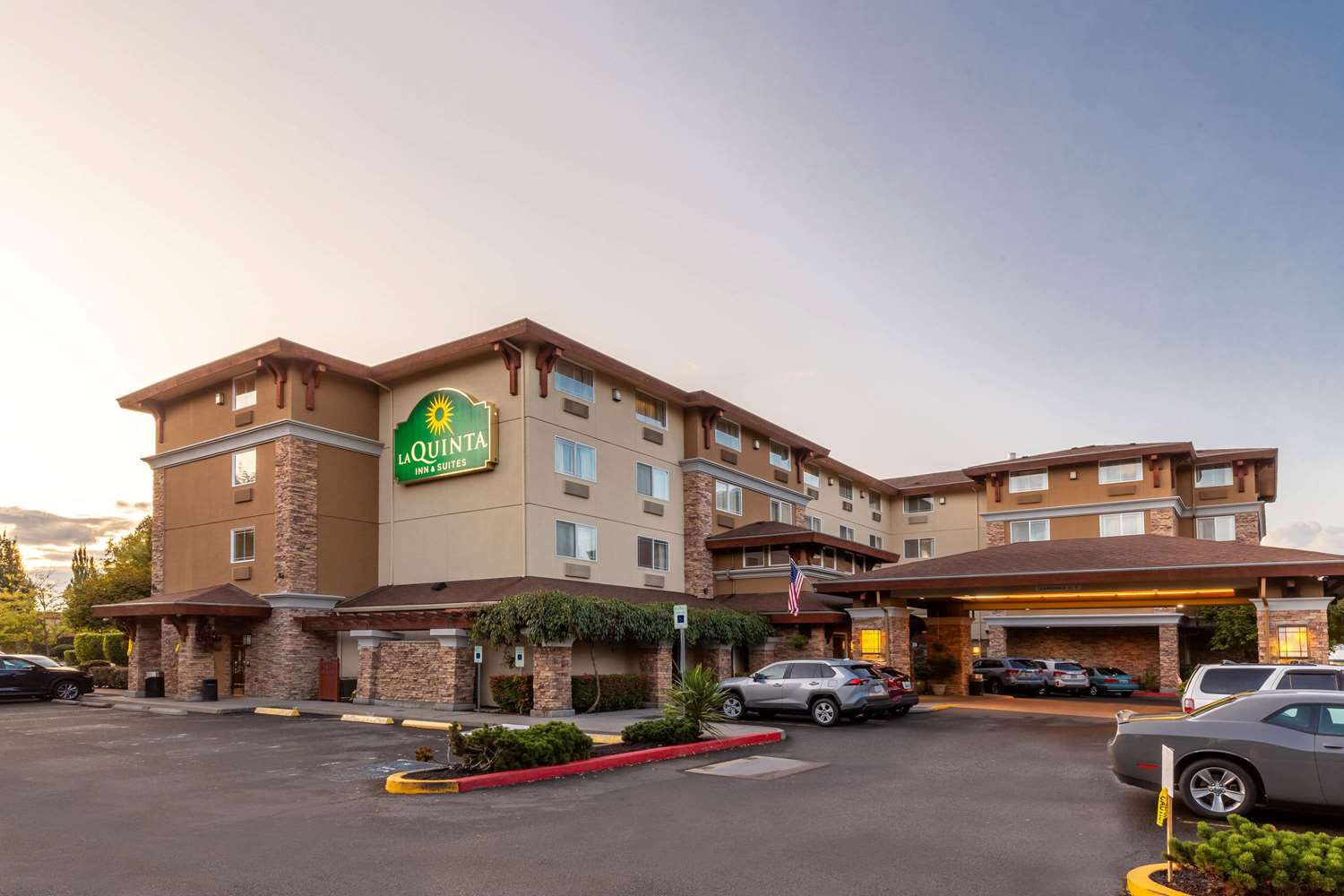 Фото La Quinta Inn & Suites by Wyndham Vancouver