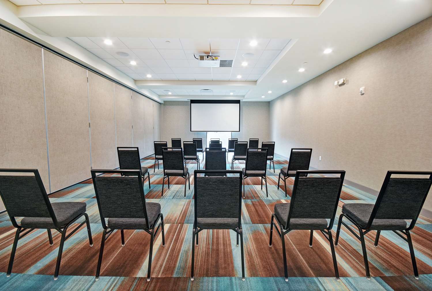 Фото Home2 Suites by Hilton Beloit