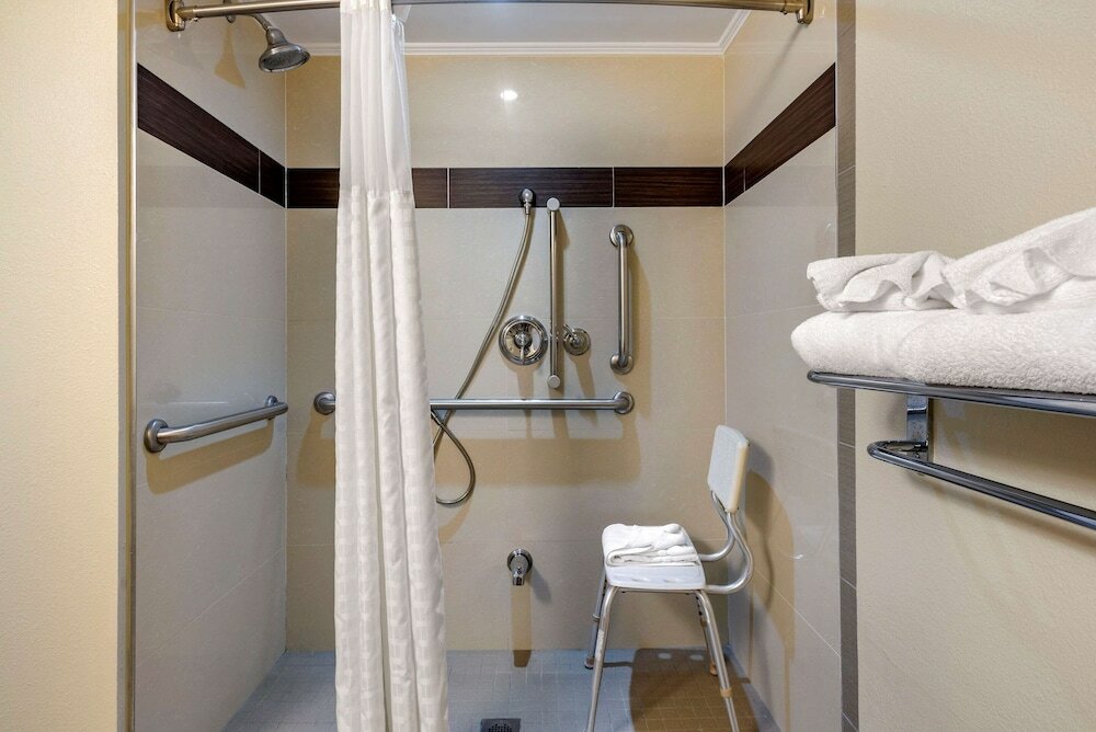 Фото Comfort Inn Edgewater on Hudson River