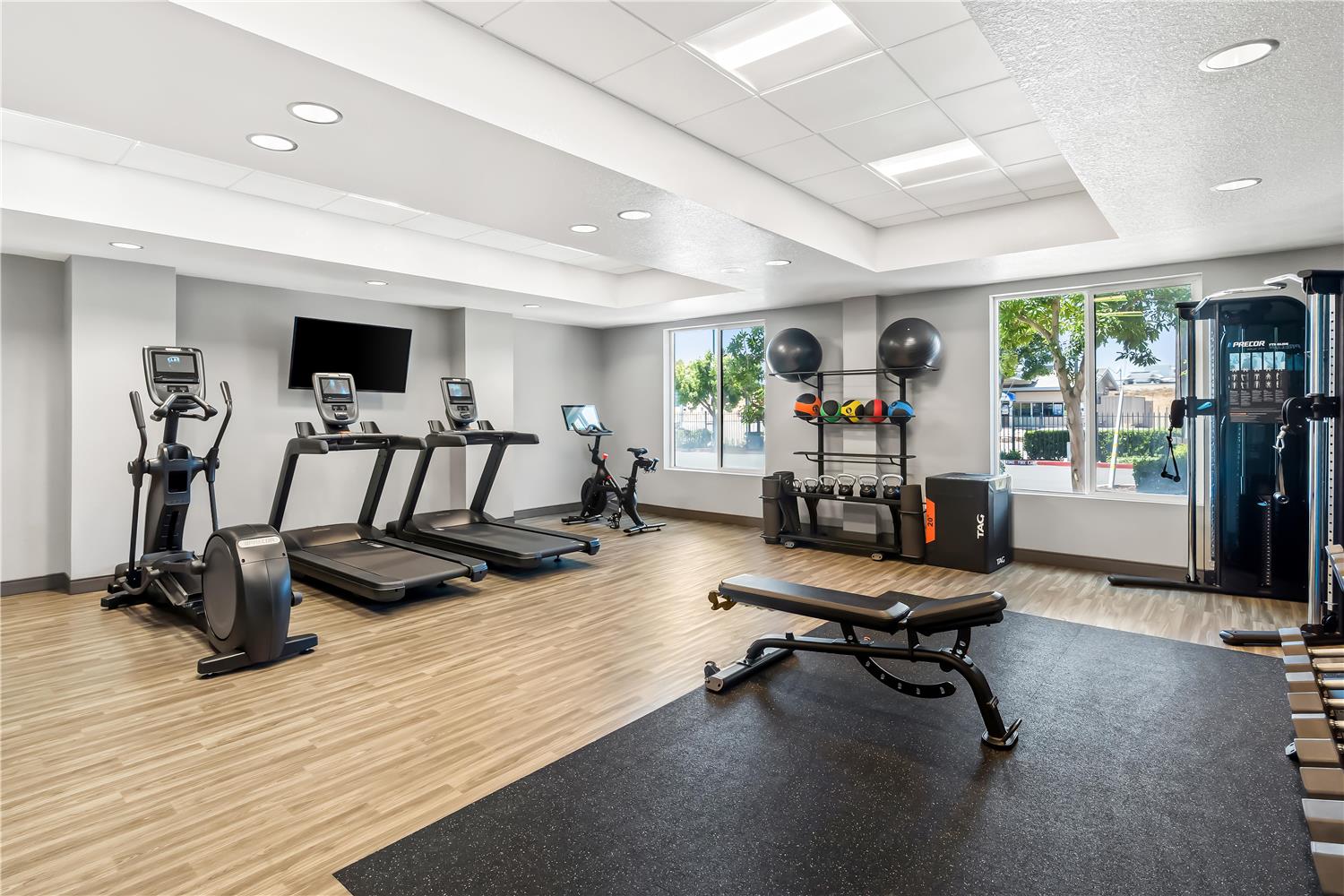 Фото Hampton Inn & Suites Lathrop