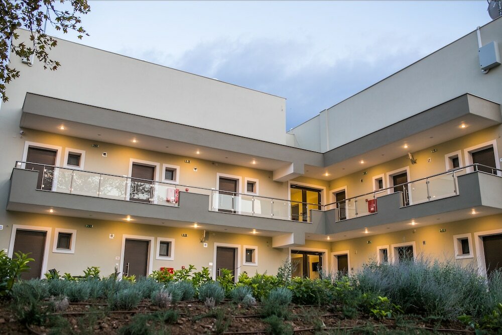 Фото отеля 2