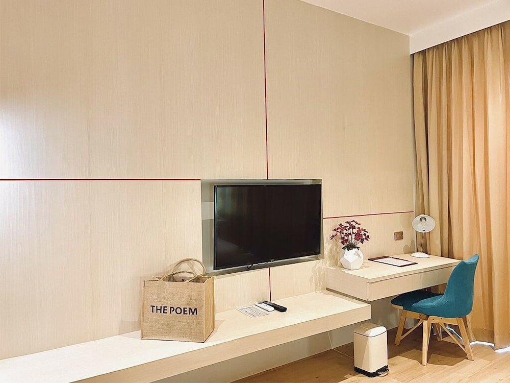 Фото The Poem Hotel