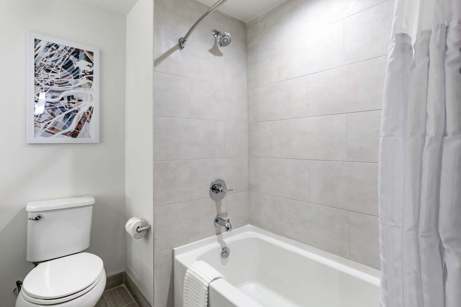 Фото Comfort Inn & Suites Newark Liberty International Airport