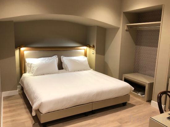 Фото Caruso Place Boutique & Wellness Suites