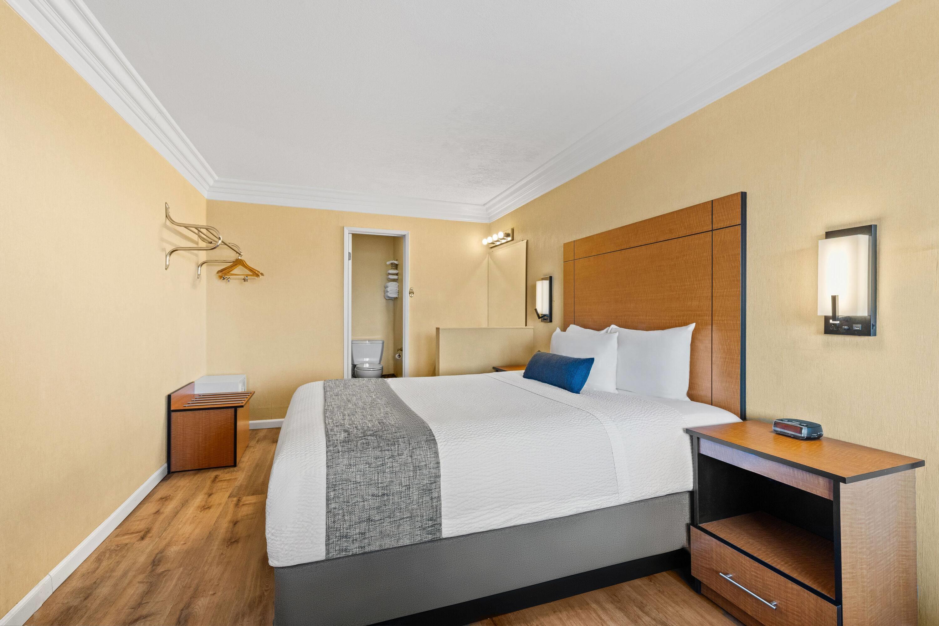 Фото Travelodge by Wyndham San Clemente Beach