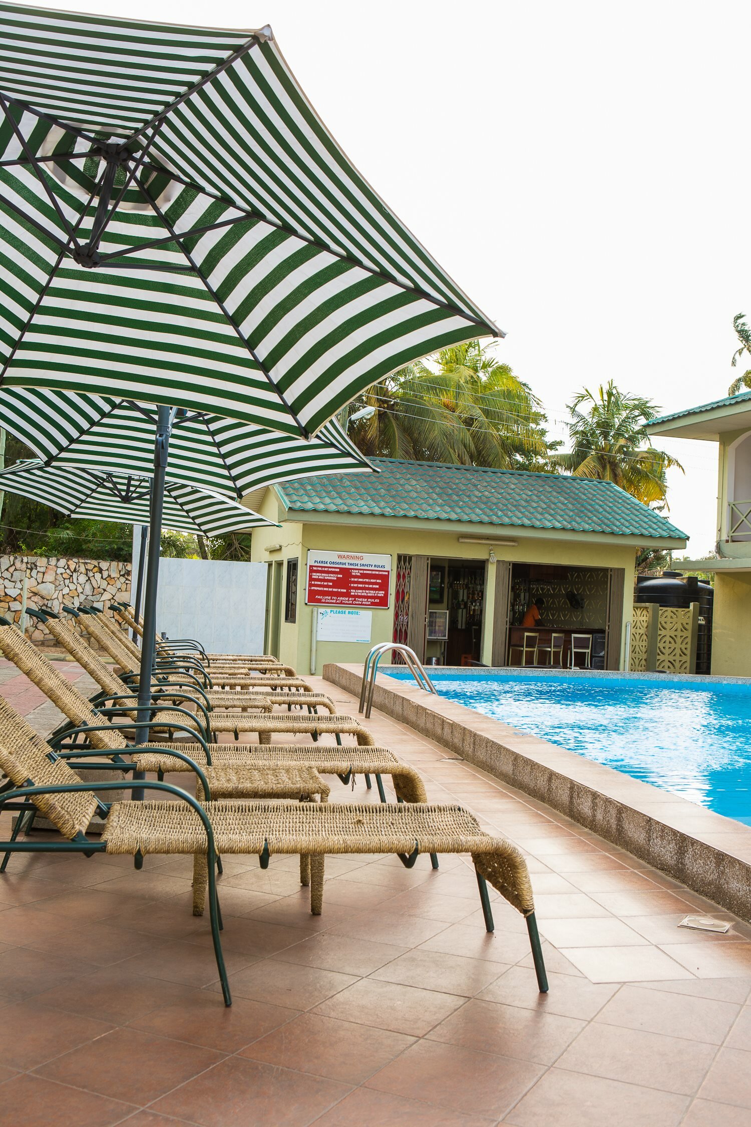 Фото Sunlodge Hotel