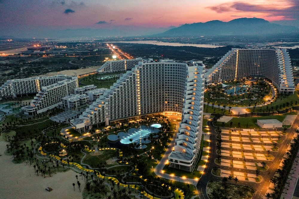 Фото The Empyrean Cam Ranh Beach Resort