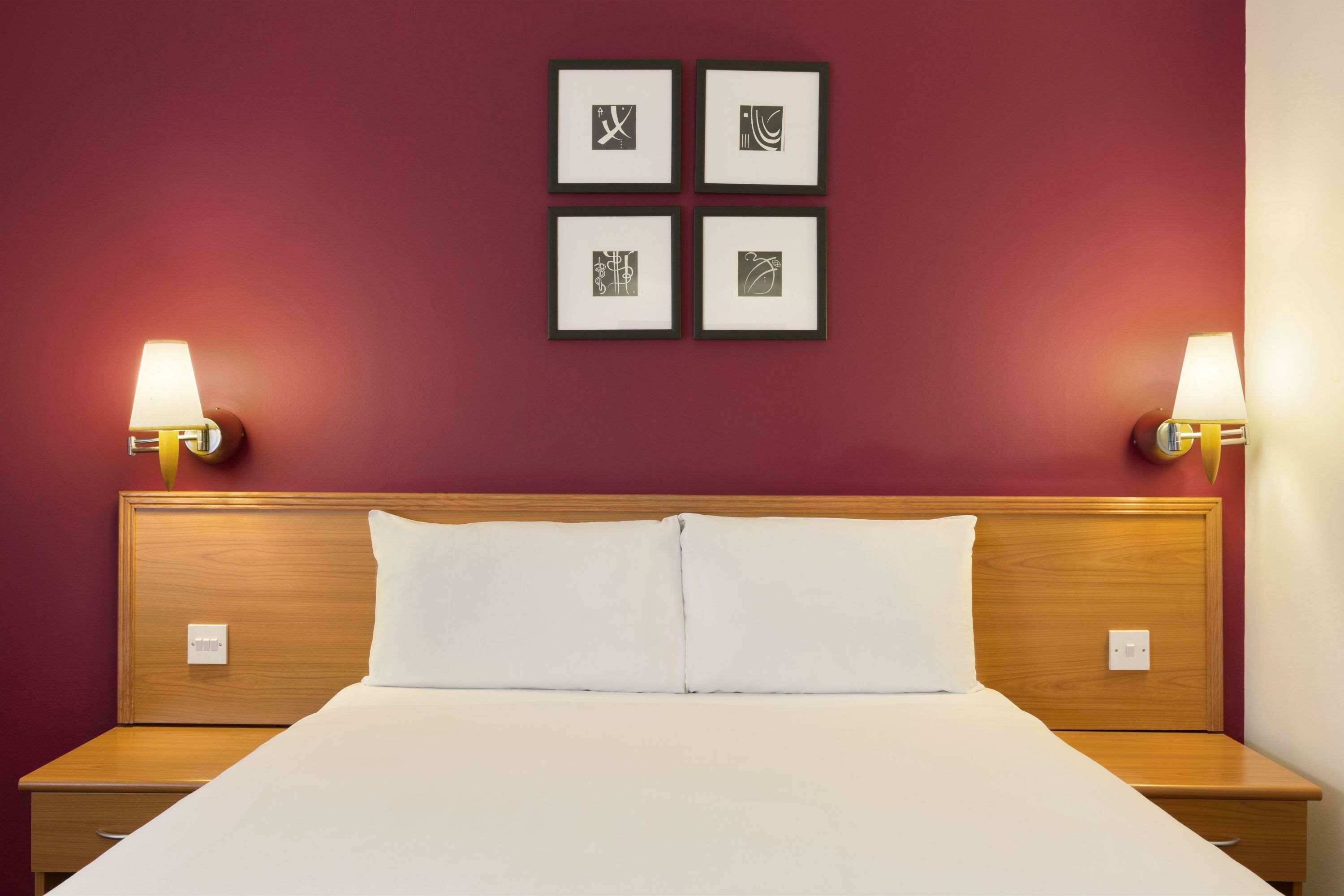 Фото Days Inn by Wyndham Peterborough