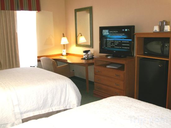 Фото Hampton Inn Hays-North of i 70