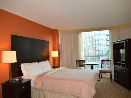 Фото Rosedale on Robson Suite Hotel