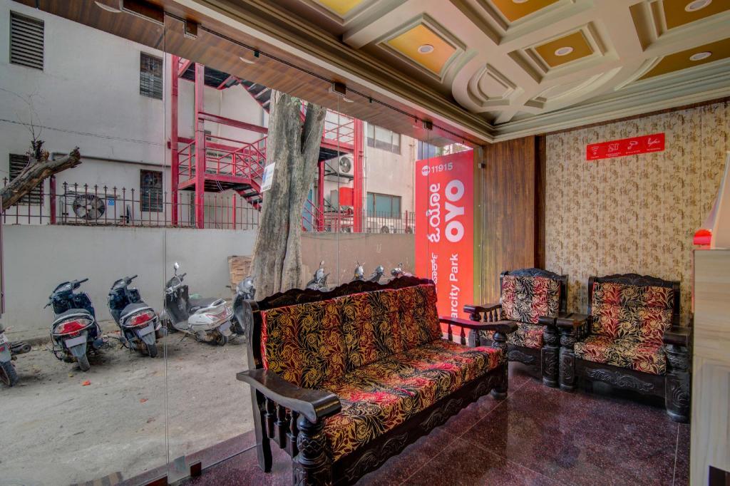 Фото Oyo 11915 Varcity Park