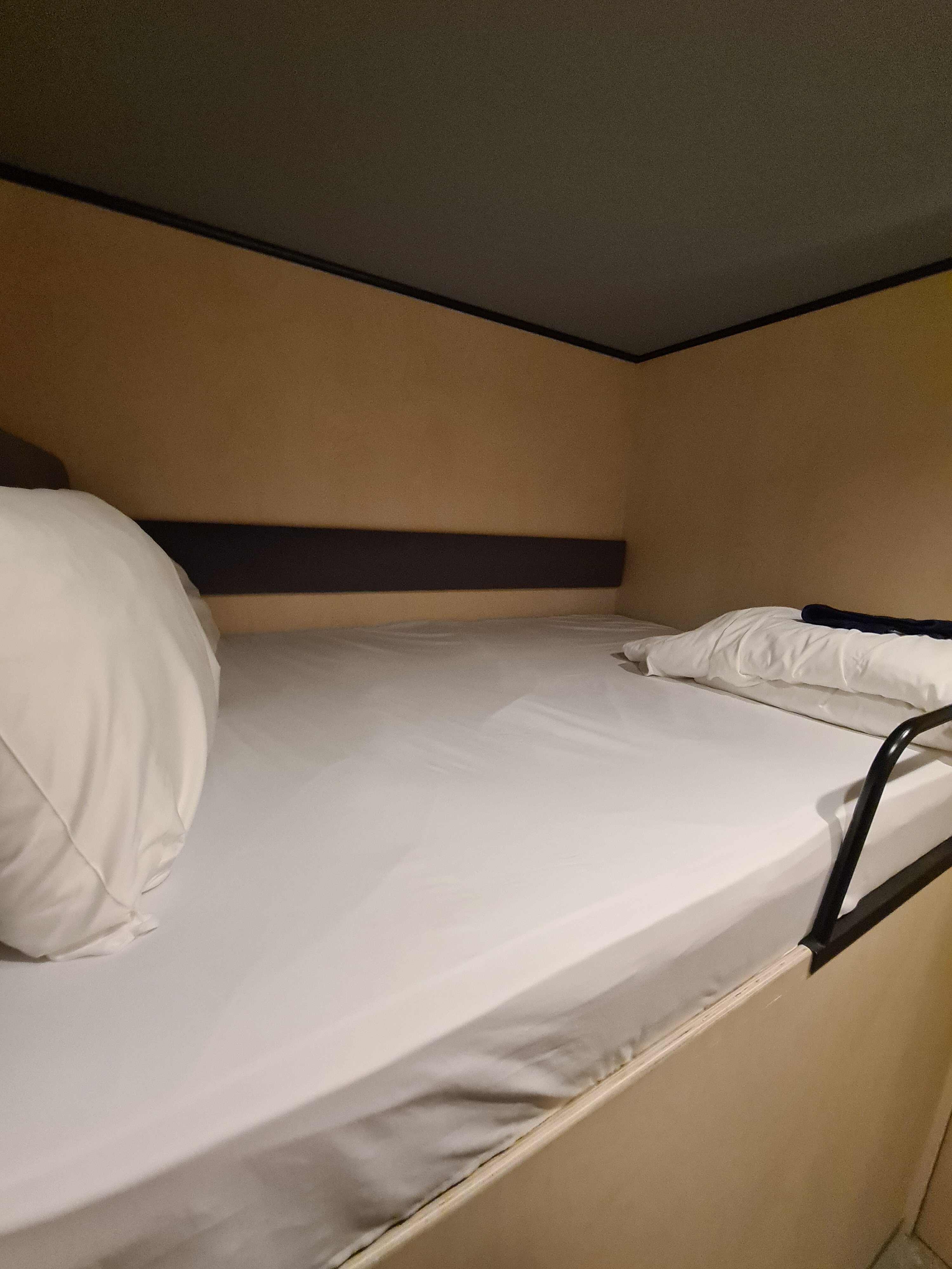 Фото Morfeus Capsule Hotel