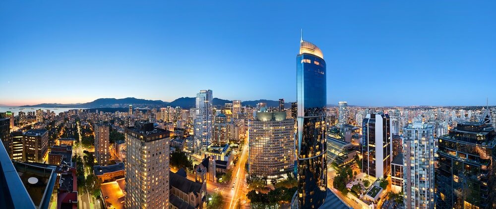 Фото Sheraton Vancouver Wall Centre