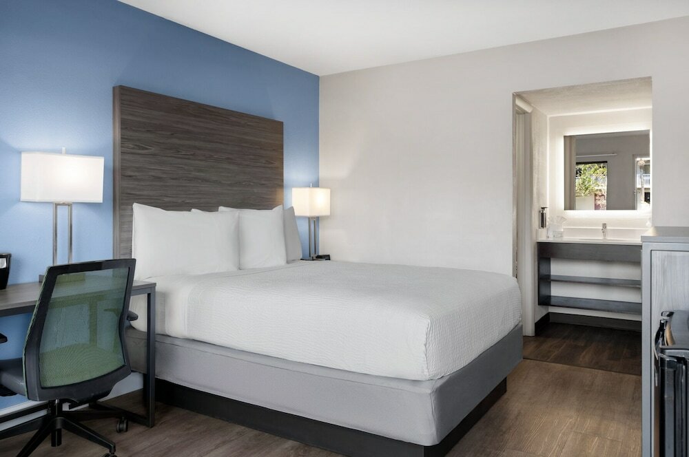Фото Hotel South Tampa & Suites